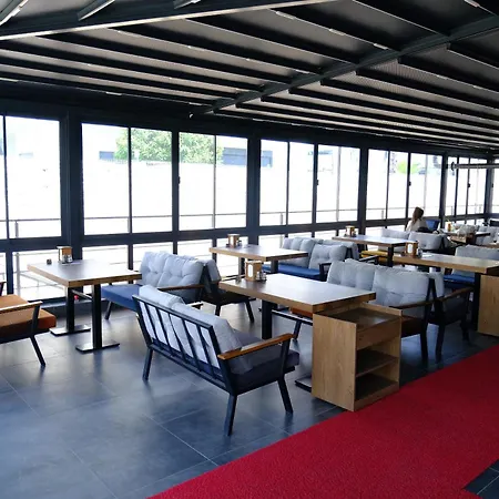 Mira Palace & 3* 시데