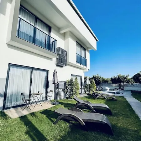 Mira Palace & 3* Side