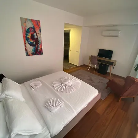 Mira Palace & 3* Side