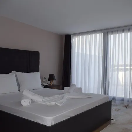Mira Palace & 3*