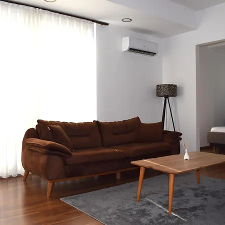 Mira Palace & 酒店 3*