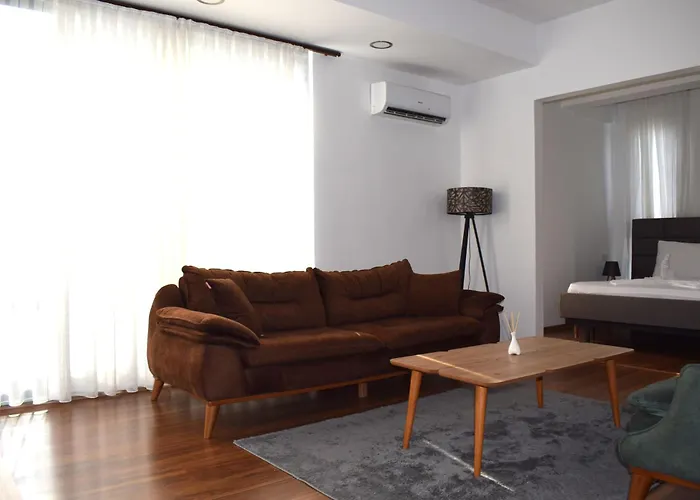 Mira Palace & Ξενοδοχείο 3*