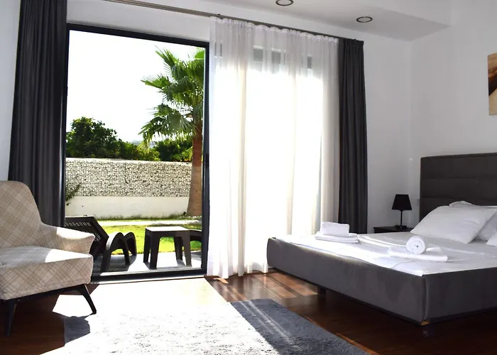 Ξενοδοχείο Mira Palace & 3*