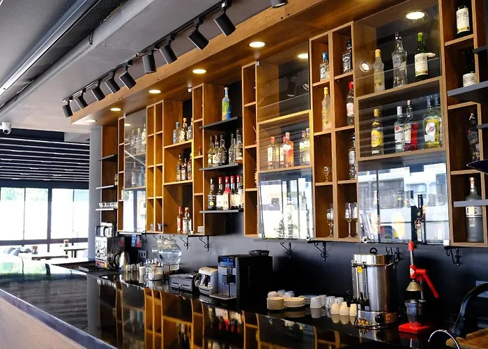 Mira Palace & Ξενοδοχείο 3*